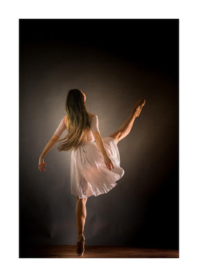 On Her Toes 50x70 cm