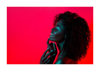 Woman Against Red Backdrop II 50x70 cm
